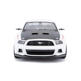 Maisto 31506W 1:24 2014 Ford Mustang Street Racer, Assorted Colours, Blanco