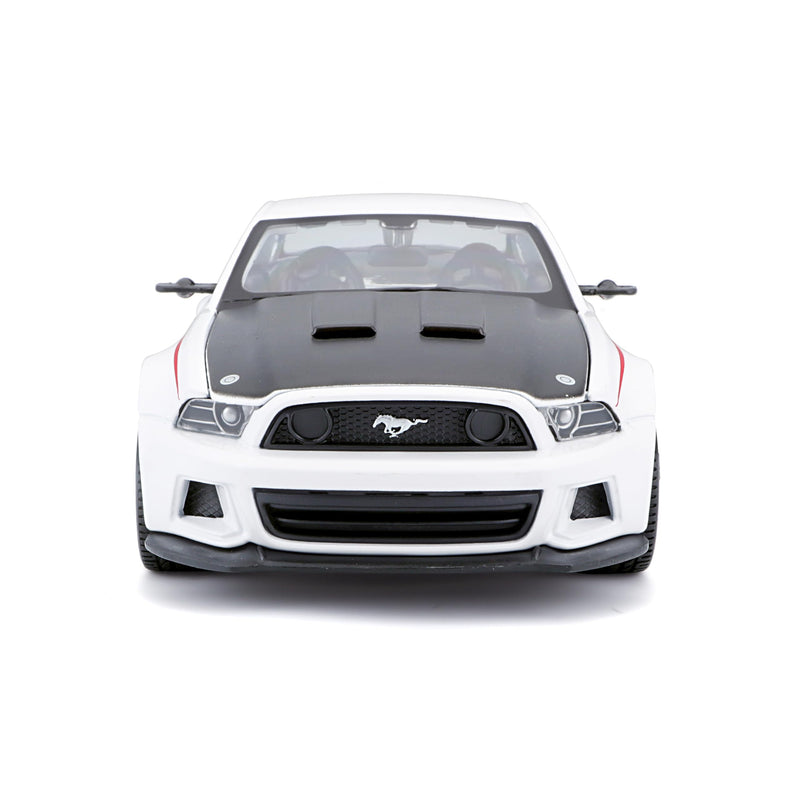 Maisto 31506W 1:24 2014 Ford Mustang Street Racer, Assorted Colours, Blanco