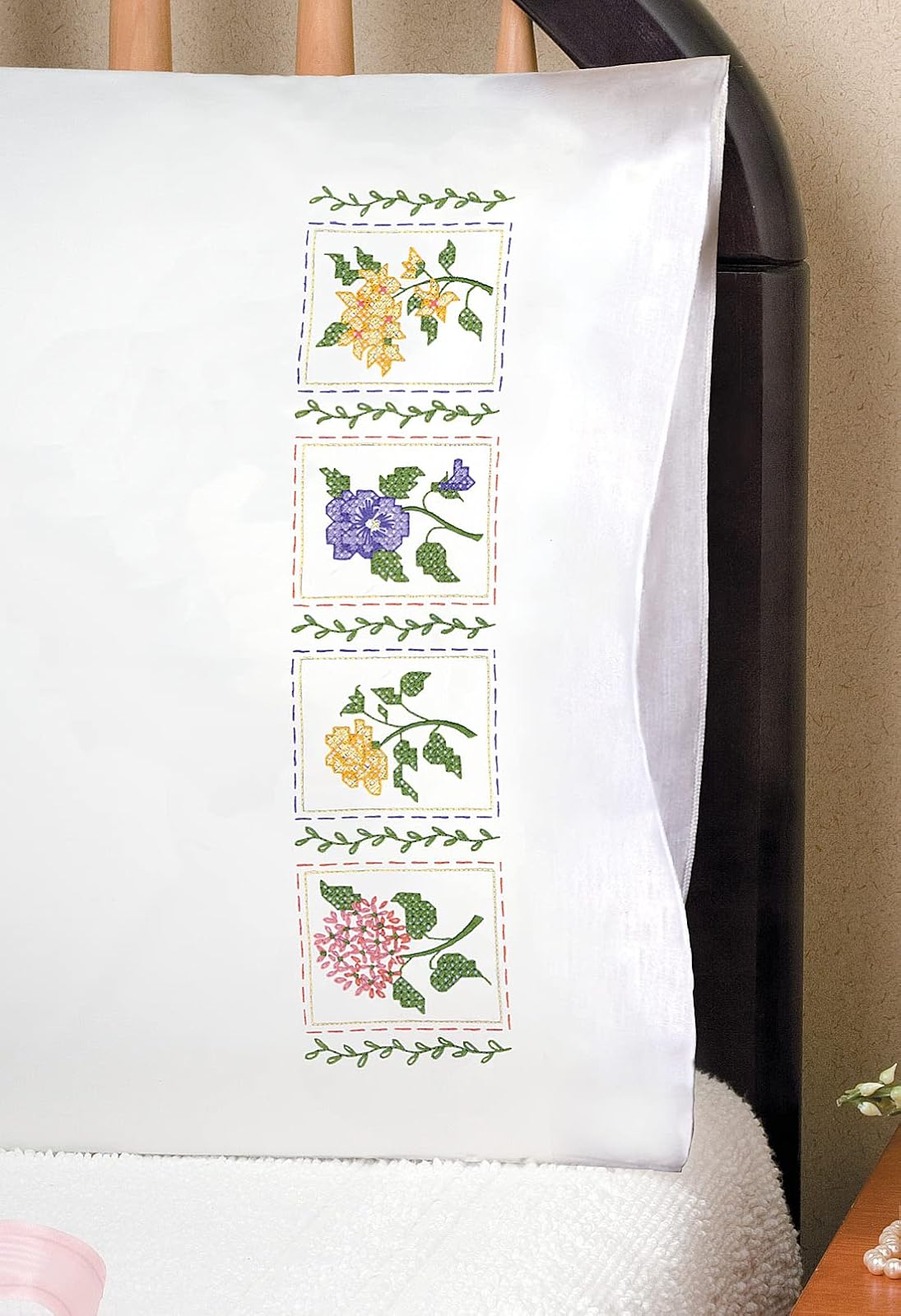 Design Works Crafts Tobin Flower Patch Stamped for Embroidery Pillowcases