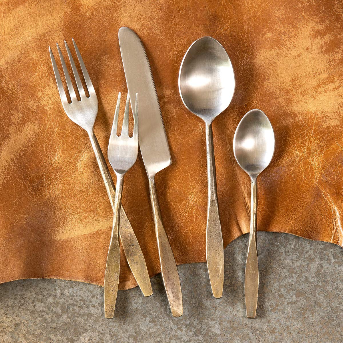 Park Hill Collection EAW06088 Antique Gold Colonial Flatware, Set of 5