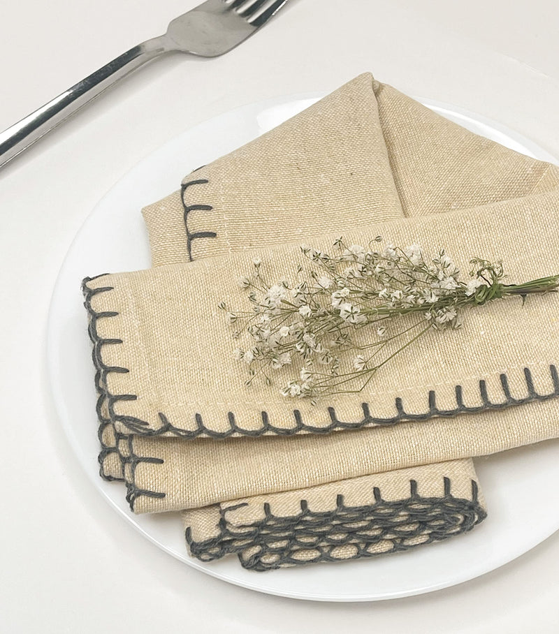 CHARDIN HOME Beige Chambray Napkin with Grey Whip Stitch Border, 18x18 in, Set of 6 Everyday Cloth Napkins, Recycled Cotton, Also Perfect for Holidays, Dinner Parties, Birthdays, Weddings, Hotels