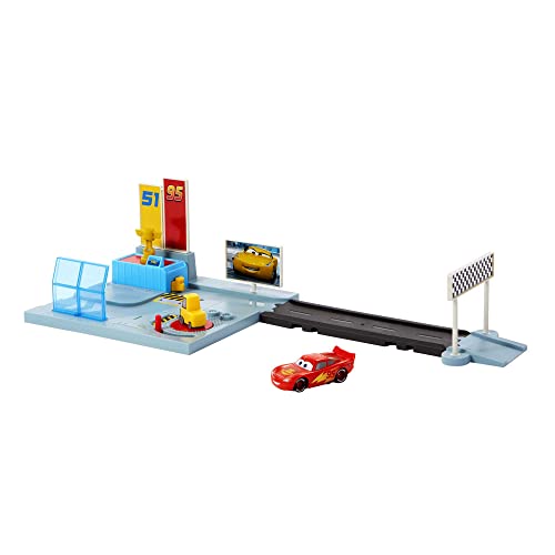 Mattel Disney and Pixar Cars On The Road Dinoco Rusteze Racing Center Playset with Lightning McQueen Toy Car, Launcher, Short Track and Spinning Pitty, Toy Gift for Kids, HGV69