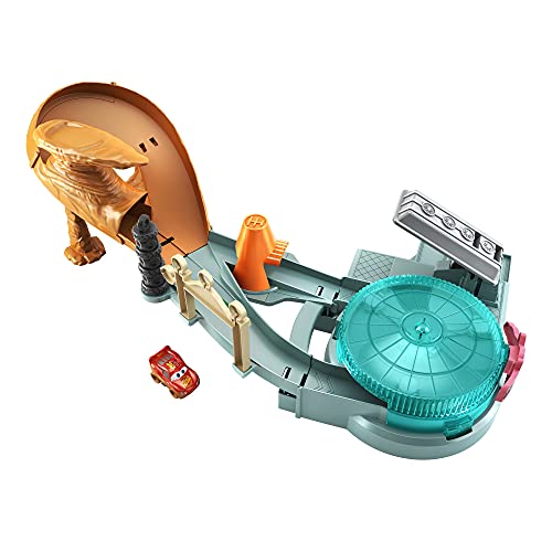 Mattel Disney and Pixar Cars Mini Racers Radiator Springs Spin Out Playset with Pitty and Exclusive Lightning McQueen Vehicle, Interactive Water Play Toy for Kids Age 4 Years and Older [Amazon Exclusive]