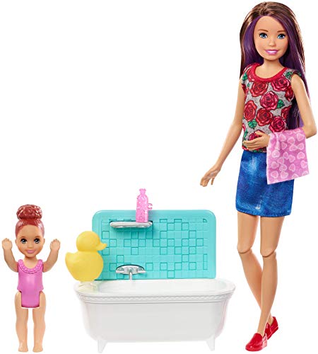Mattel Barbie Skipper Babysitters Inc. Playset with Bathtub, Babysitting Skipper Doll and Small Toddler Doll with Button to Move Arms and Splash, Plus Themed Accessories, Gift for 3 to 7 Year Olds