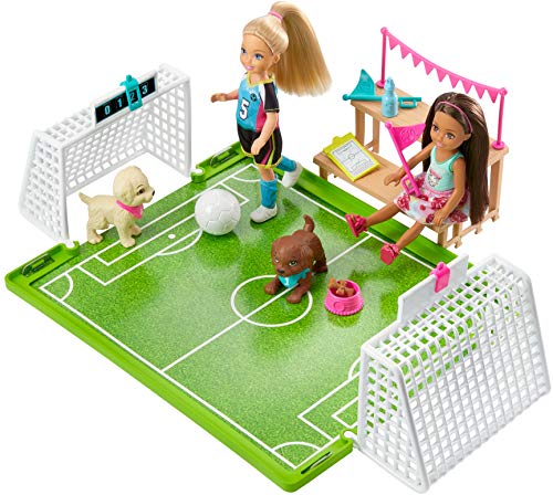 Mattel Barbie Dreamhouse Adventures Chelsea Doll, 6-Inch Blonde in Soccer Uniform, with Soccer Playset and Accessories, Gift for 3 to 7 Year Olds