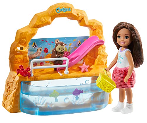 Mattel Barbie Club Chelsea Doll and Aquarium Playset, 6-Inch Brunette, with Accessories, Gift for 3 to 7 Year Olds