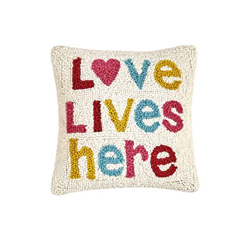 Peking Handicraft 30TG471C10SQ Love Lives Here Hook Pillow Poly Filled