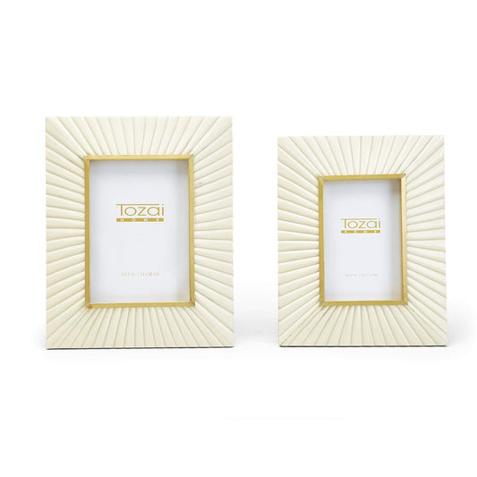 TOZAI Sunburst Set of 2 Photo Frames with Brass Border Includes 2 Sizes: 4" x 6" and 5" x 7"